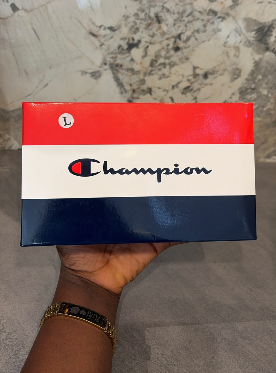 random mixed boxers in box-faux