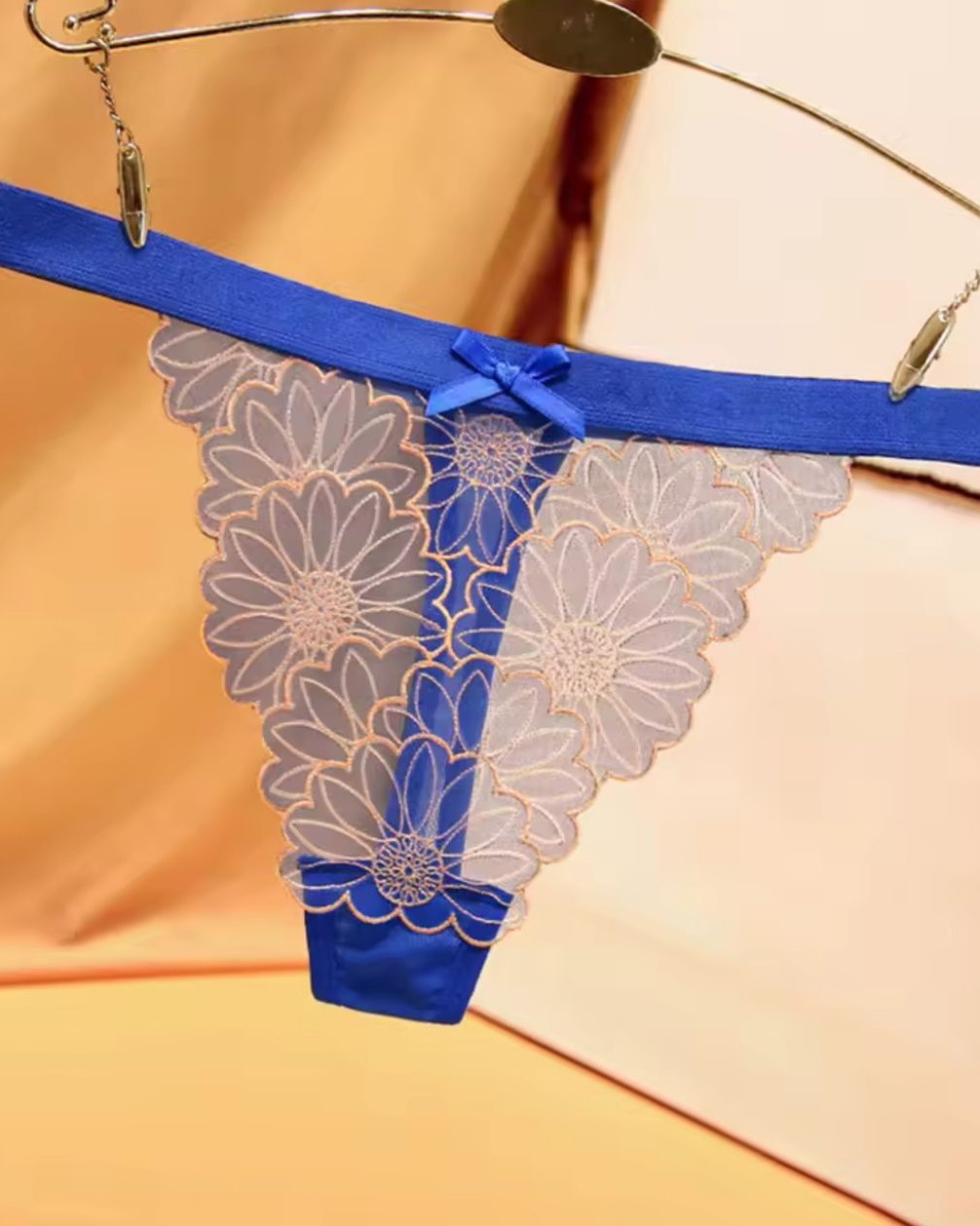 FLORAL PRINT THONGS