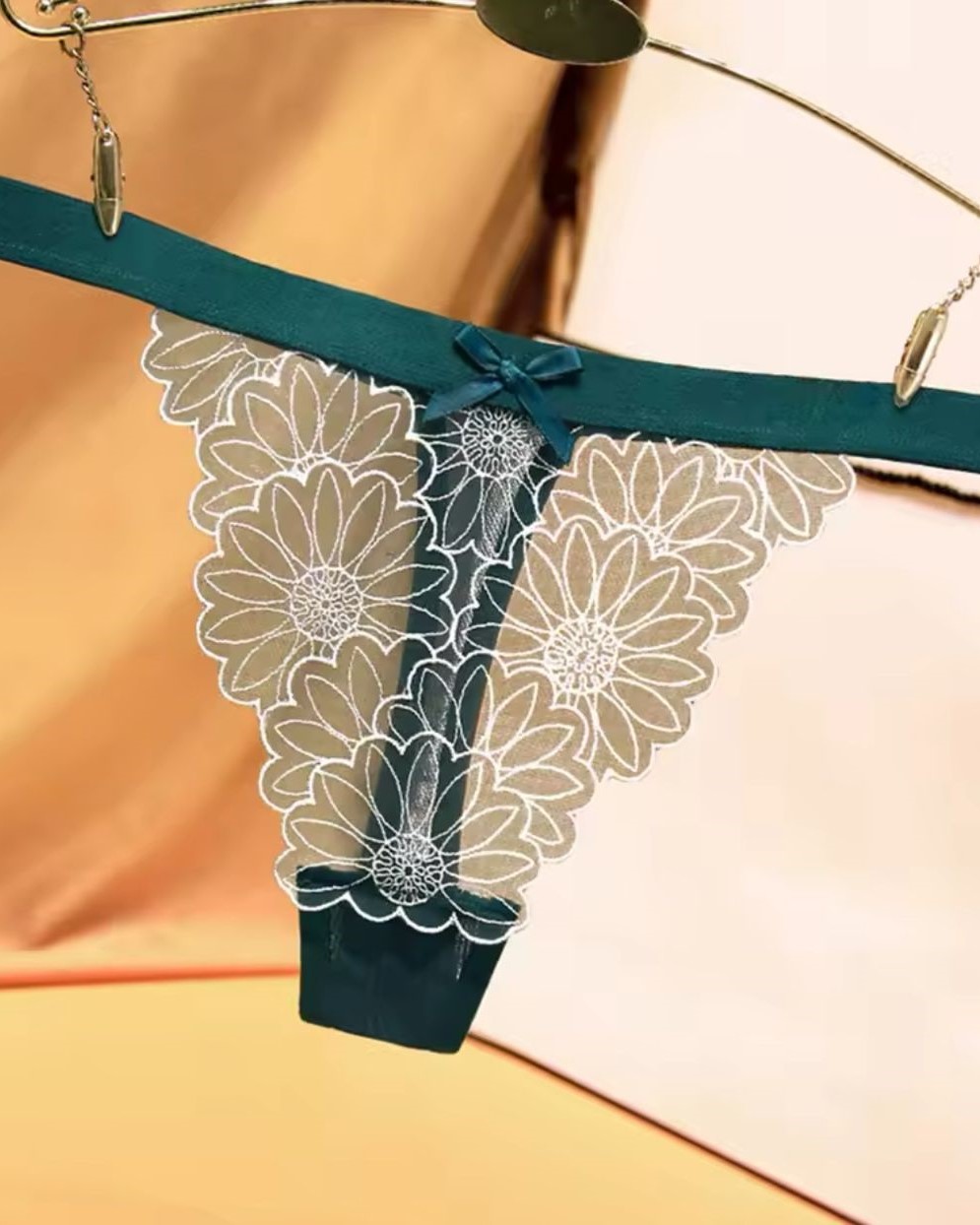 FLORAL PRINT THONGS