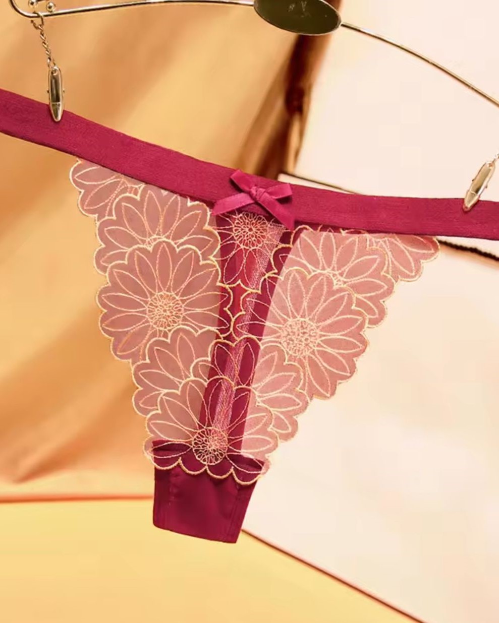 FLORAL PRINT THONGS