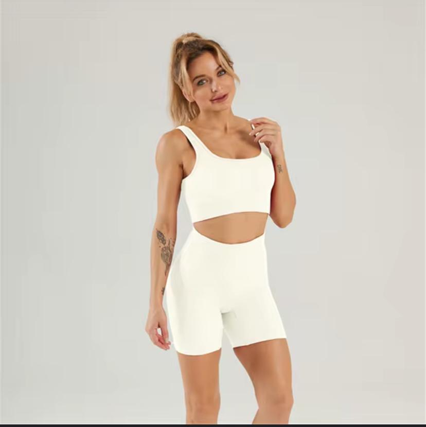 GYMWEAR SHORTS AND TOP